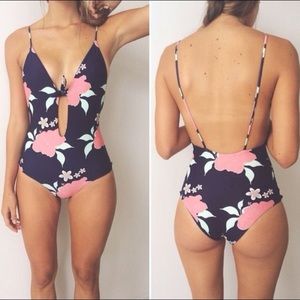 One piece cutout cute bathing suit